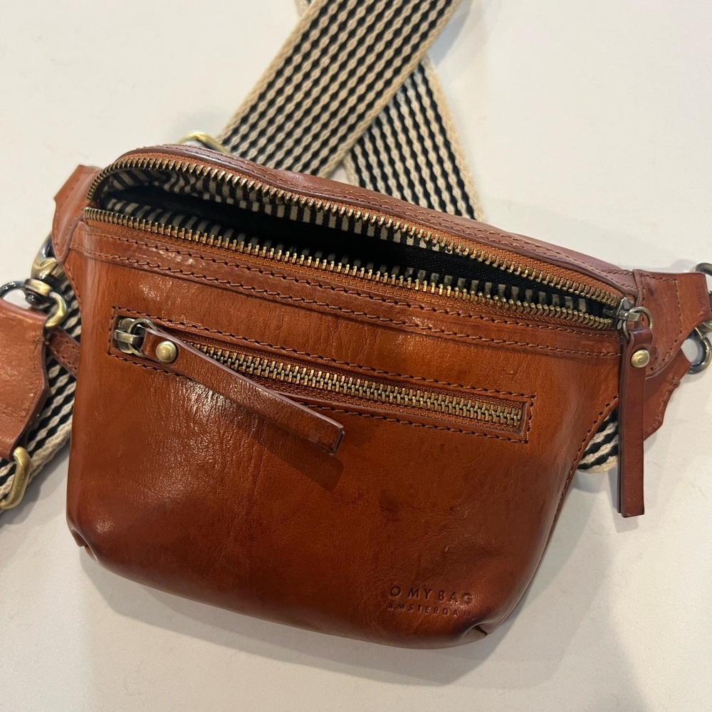 Crossbody bag, warm tan colorway from O Mybag in Amsterdam.